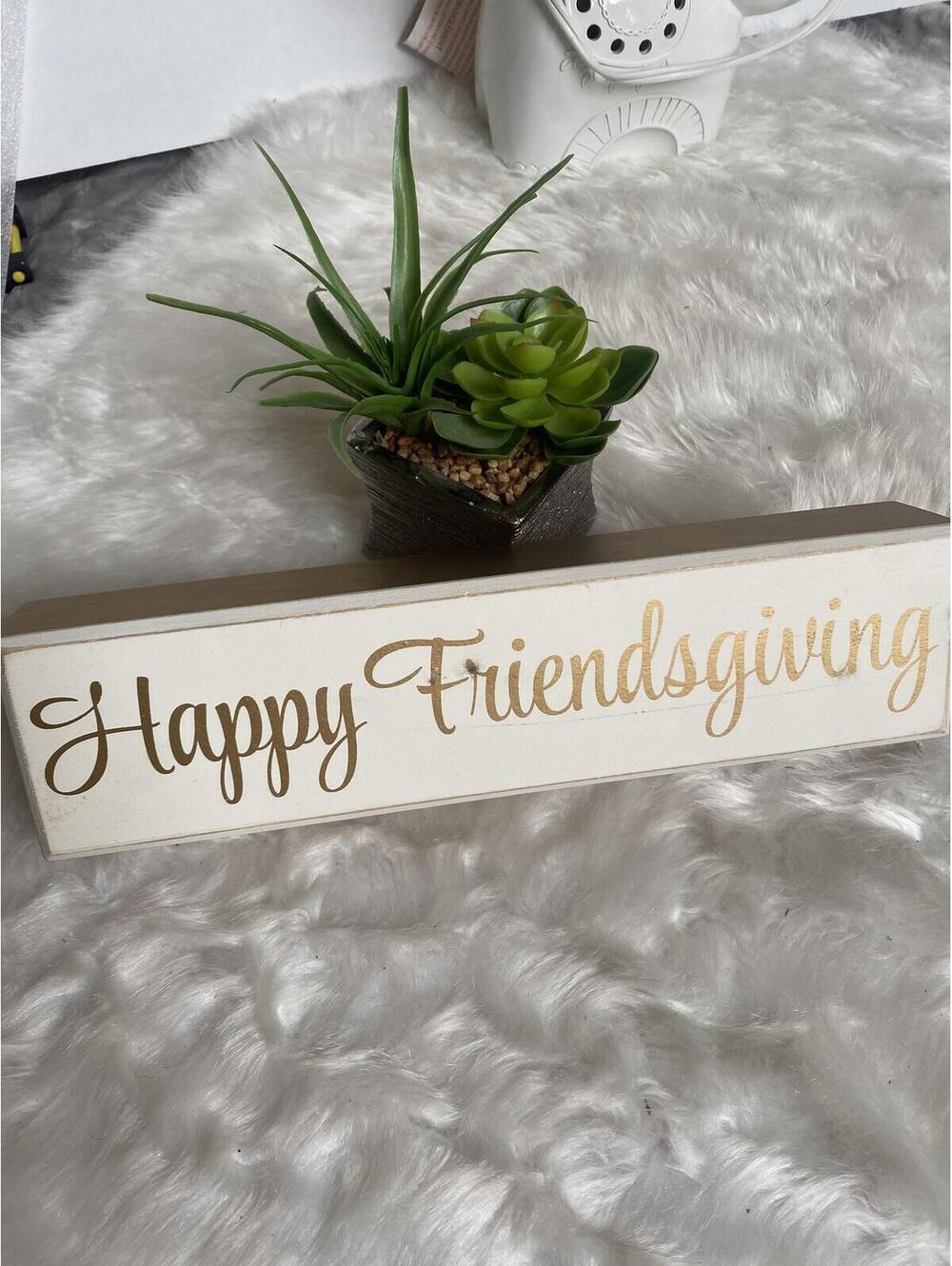 Happy Friendsgiving Decorative Sign